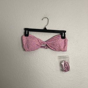 🆕 NWT Billabong pink and purple spotted print bandeau twisted bikini top